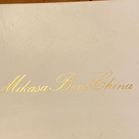 Mikasa Bone China Cake Plate and Server - Picture 10 of 10